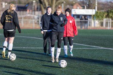 Bild 40 - Frauen SG Holstein Sued - SV Gruenweiss-Siebenbaeumen : Ergebnis: 0:2